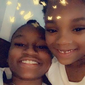 Meet your Posher, Mona